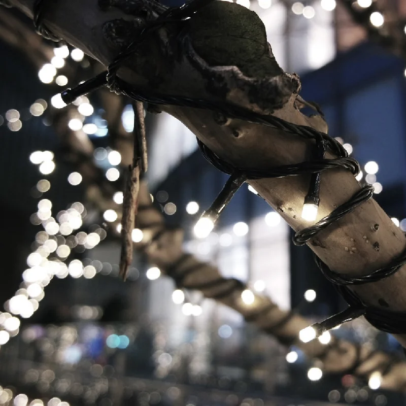Christmas Garland Designs 42M 400 LED Bulbs String Solar Powered Fairy Lights Garden Christmas Decor 8 Modes - Cool White