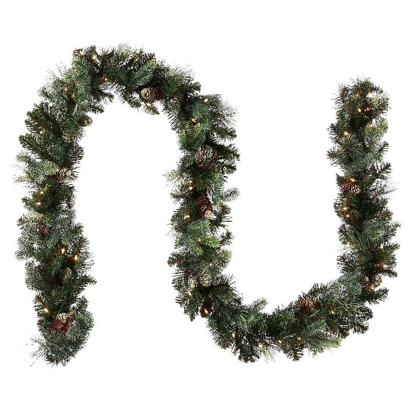 Christmas Festive Atmosphere Carolina Pine Garlands