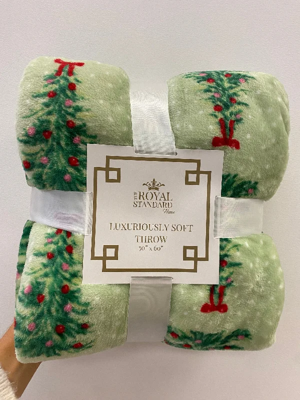 Christmas Winter Magic Christmas Tree Green Plush Throw Blanket