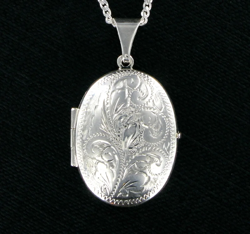 Christmas Snow Covered Streets Cut Patterned Oval Locket & 18" Curb Chain