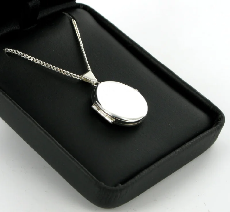 Christmas Twinkling Lights Plain Oval Locket ~ 18" Curb Chain