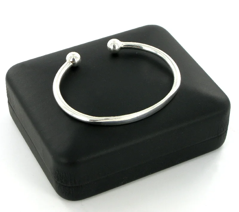 Torque Bangle Plain Medium with Presentation Box