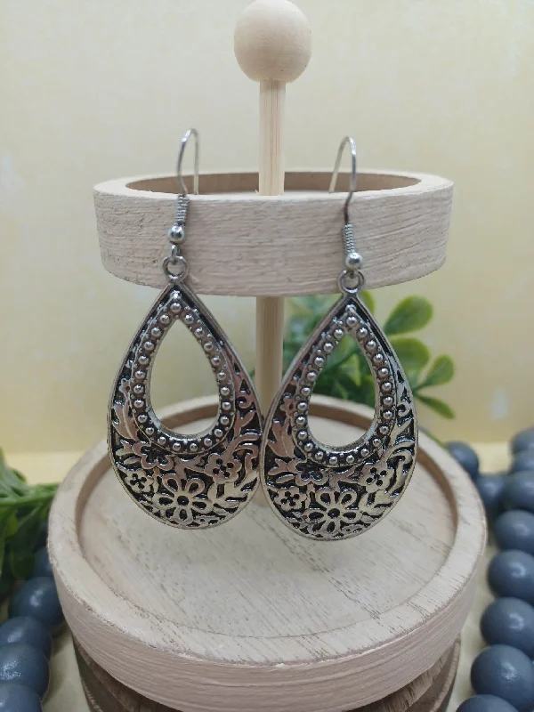 Christmas Nostalgic Memories Silver Elongated Teardrop Floral Style Earrings
