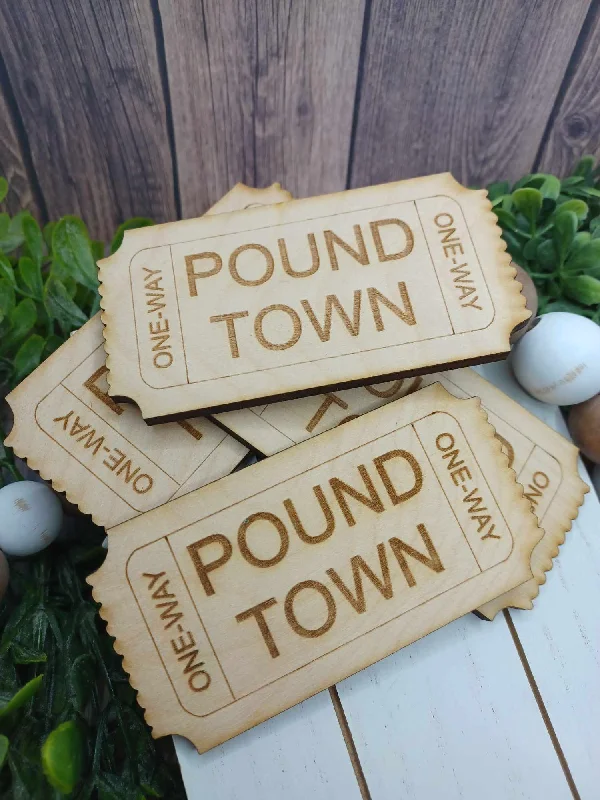 Christmas Garland Designs Wooden Ticket to Pound Town Set - Set of 4