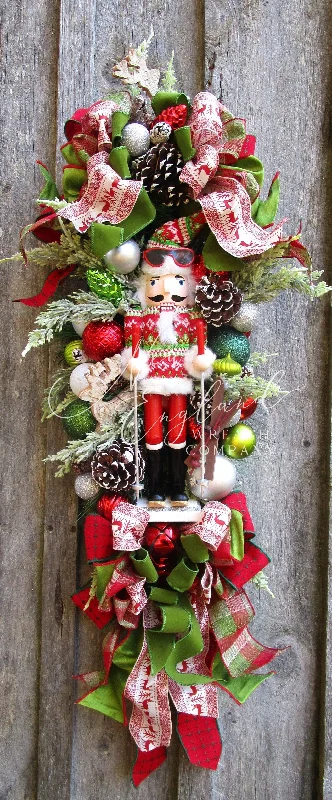 Holiday Skier Nutcracker Swag